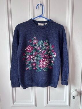 Women’s Vintage Northern Reflections Wool Blend Sweater with Floral Design